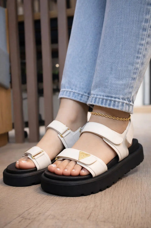 Sandalias tipo GUESS